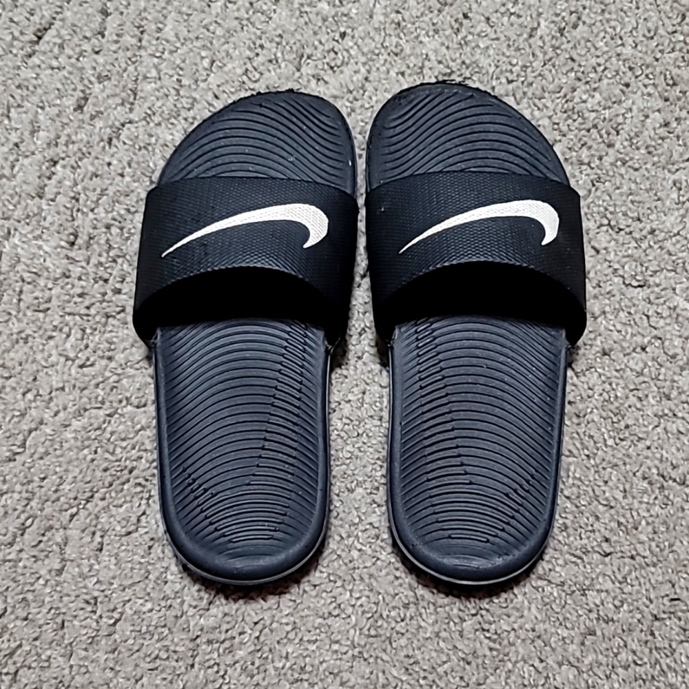 Nike slides